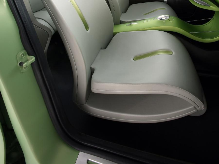  Toyota Urban Cruiser Concept 2006 года  (фото 11 из 34)